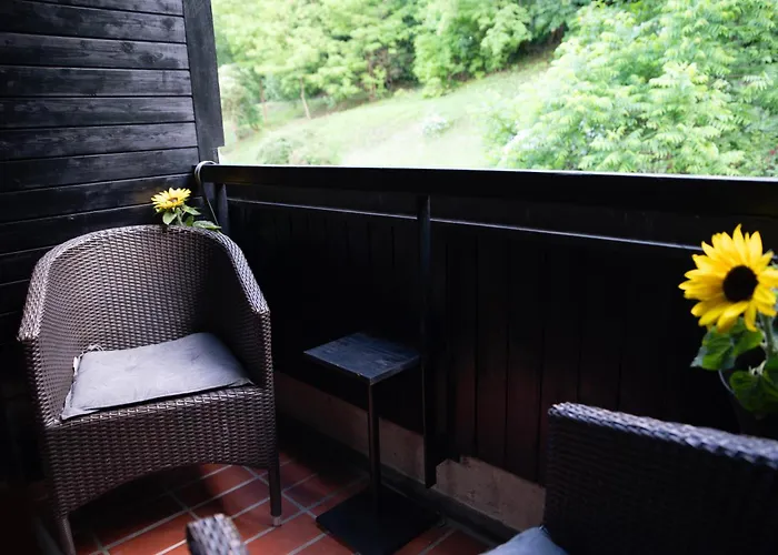 Tony\'S Place Under The Castle